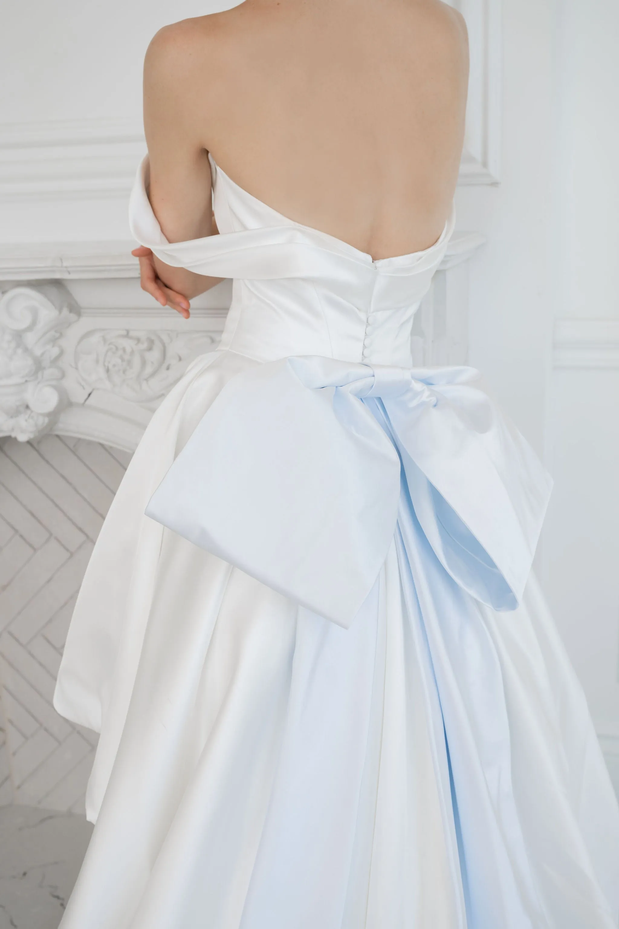 THE SWAN Satin Corset Wedding Gown